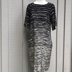 VINCE Black and White Silk Shift Dress w/Pockets